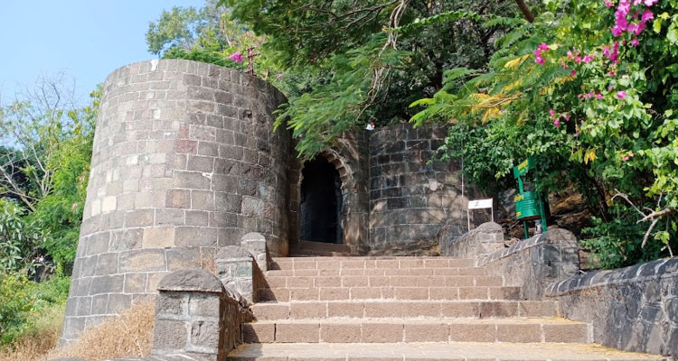 Shivneri Fort Pune Timings, Entry Fee, Ticket Cost Price; Shivneri Fort  Opening & Closing Time, Holidays & Phone Number - Pune Tourism 2023